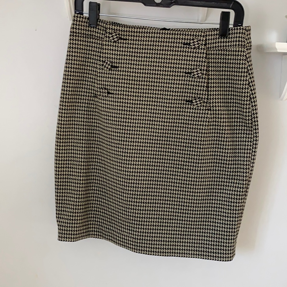 Tight button skirt